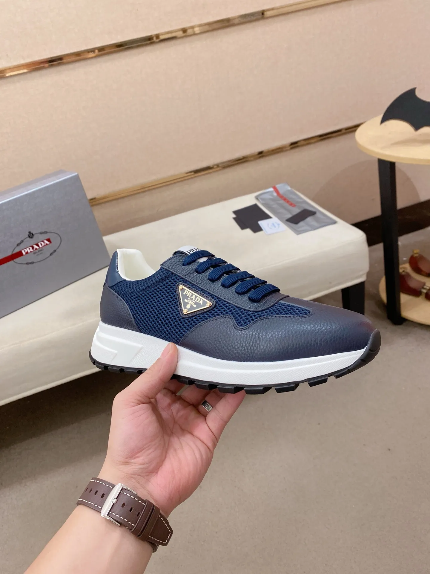 Men's shoes 💰 580💰 ✔️✔️✔️High version High-quality new PRADA (Prada) counters are launched simultaneously, new men's shoes, 😘fabrics are selected from first-layer cowhide fabrics. Lining: Imported cowhide leather lining. 👍🏿High-end☄️Open-molded non-slip rubber outsole, exquisite lines, simple and elegant, comfortable and high-end for leisure travel. Code number: 38 to 45